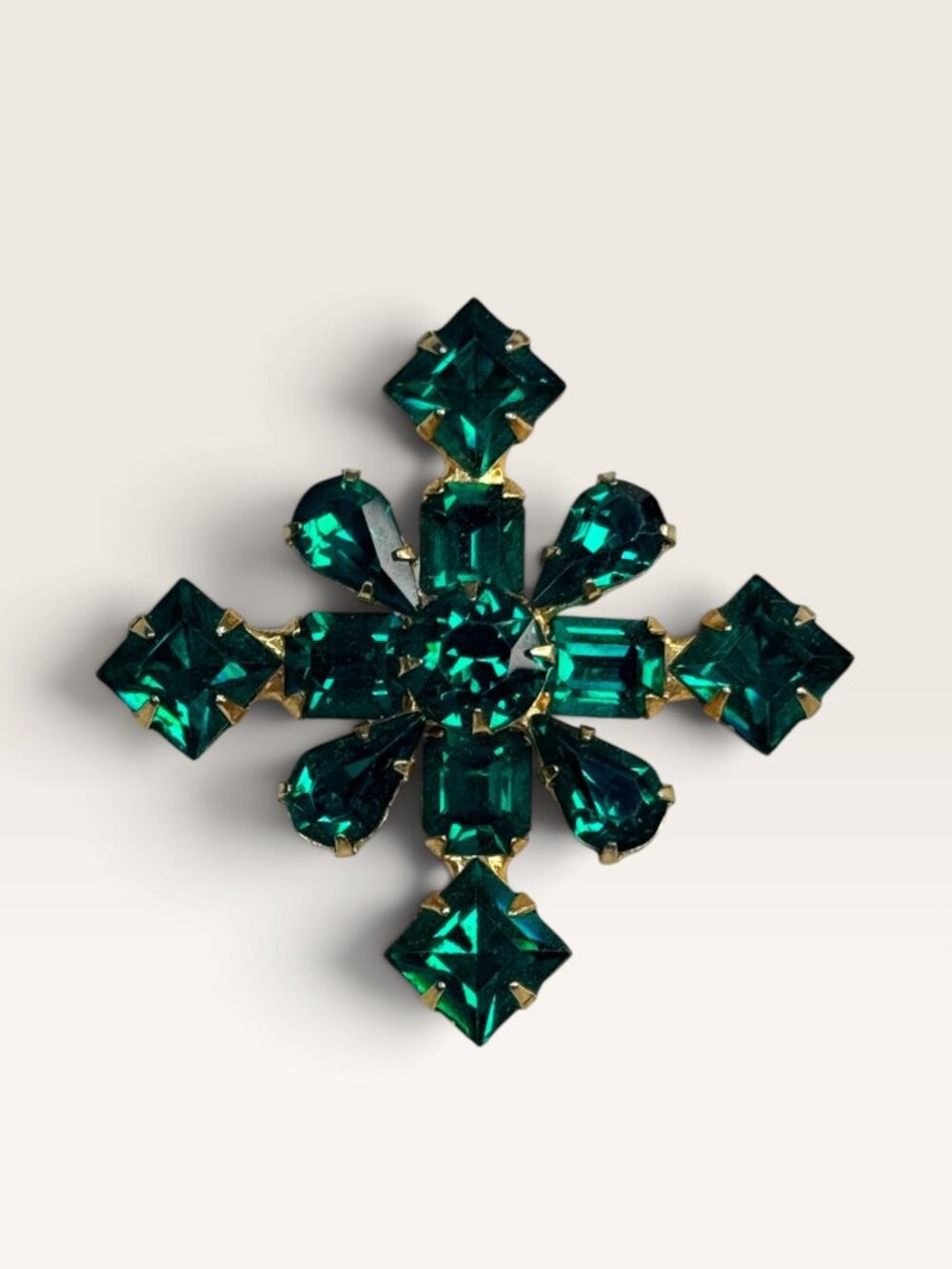 Vintage 1940s Weissco Emerald Green Rhinestone Maltese Cross Brooch Pin Signed